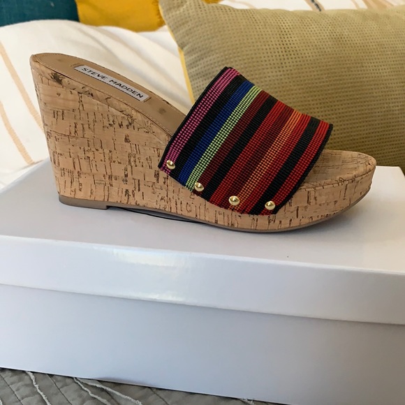 Steven Madden multi-colored wedge platform sandals. - Picture 3 of 8
